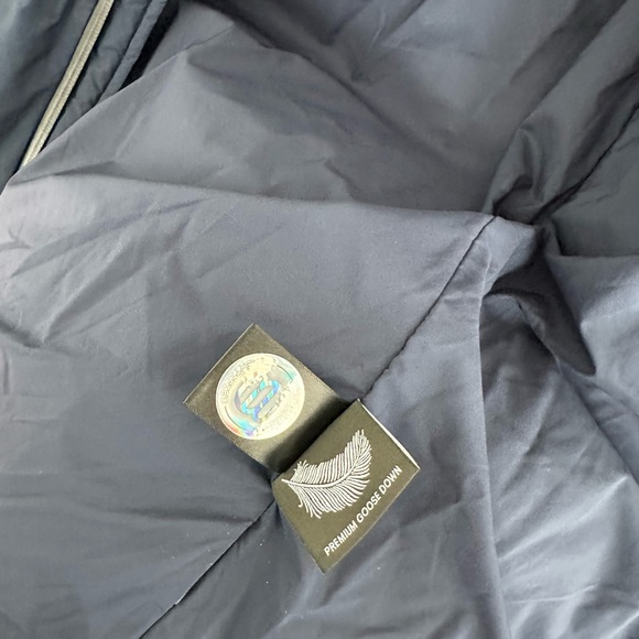 Aritzia SuperPuff O2 Jacket Excellent Condition - Picture 10 of 13